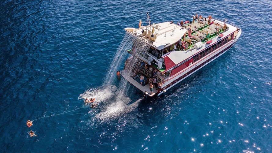 GROßES BOOT